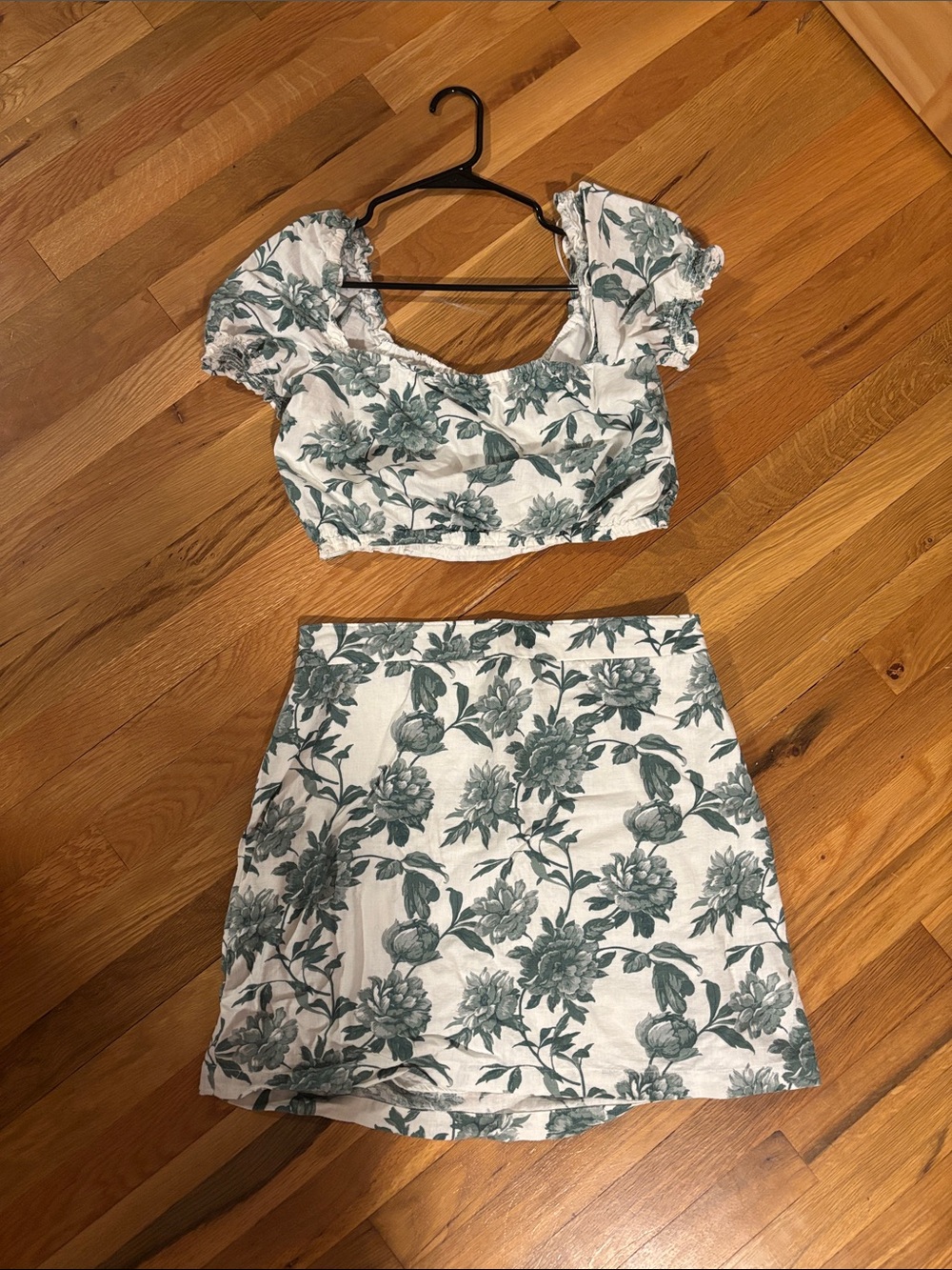 Abercrombie & Fitch White and Green Floral Skirt Set